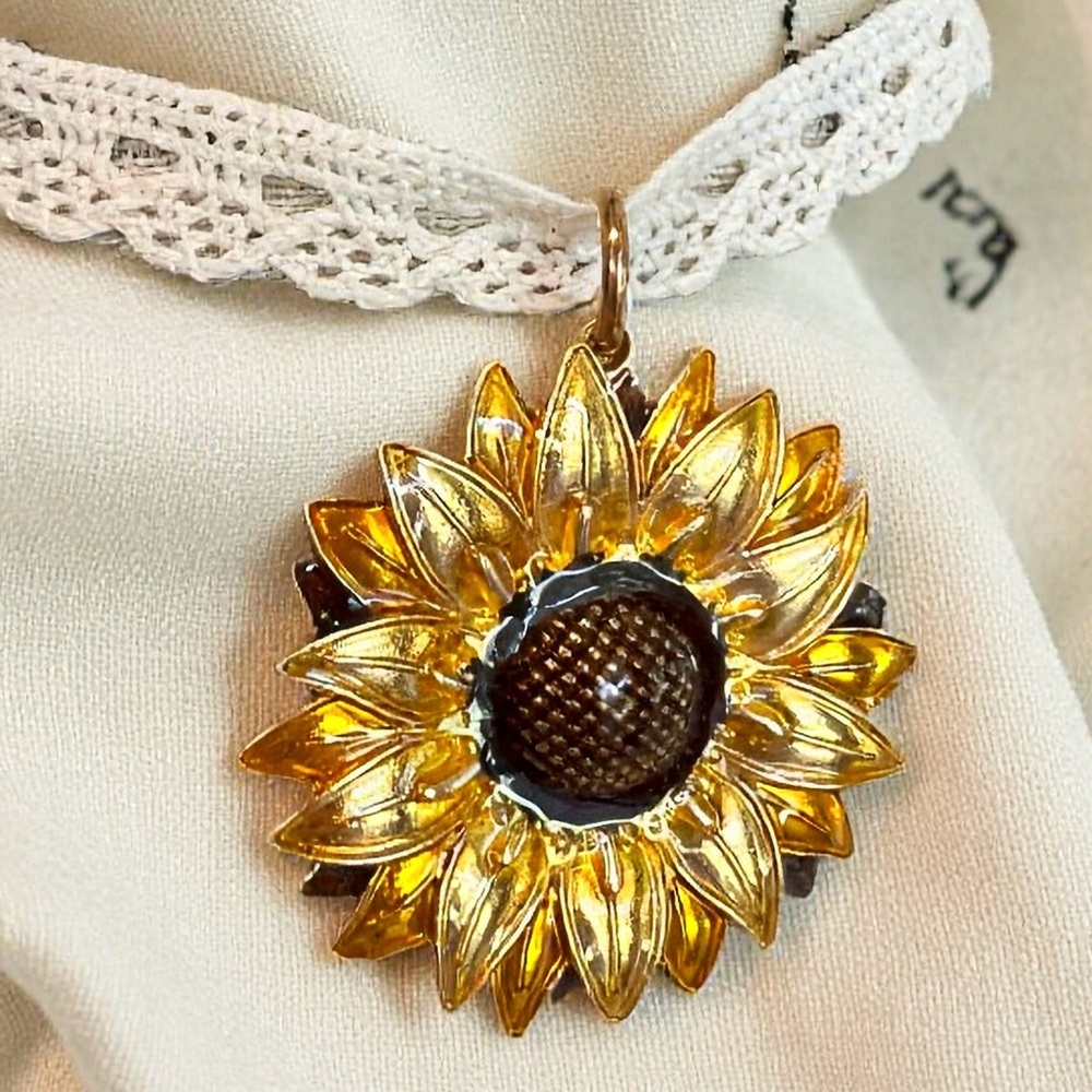Sunflower Pendant Knit Ribbon Necklace and Earrings Set - Picture 9 of 17